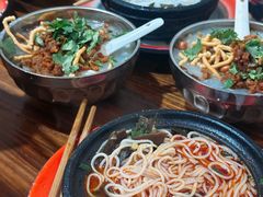 -刚砂锅鸡丝米线