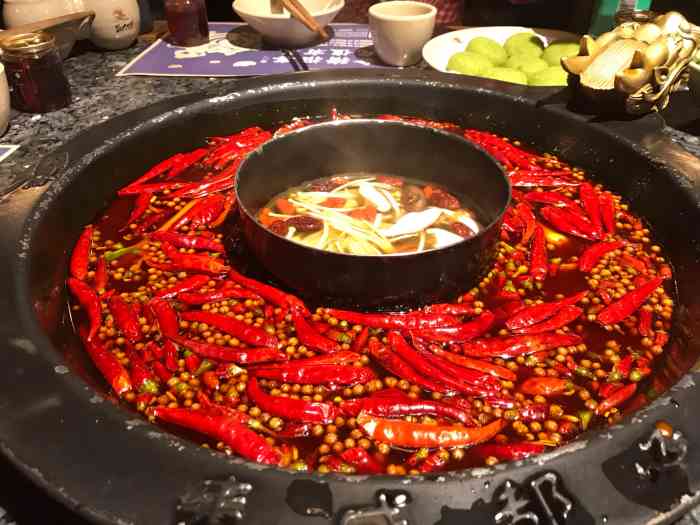蜀大侠火锅(春熙店)-"来成都出差,就找了鼎鼎有名的蜀大侠,同事.
