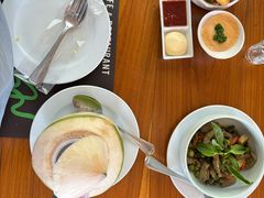 -Chom Cafe and Restaurant