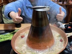 -果松木炭酸菜铜火锅·外婆参鸡汤