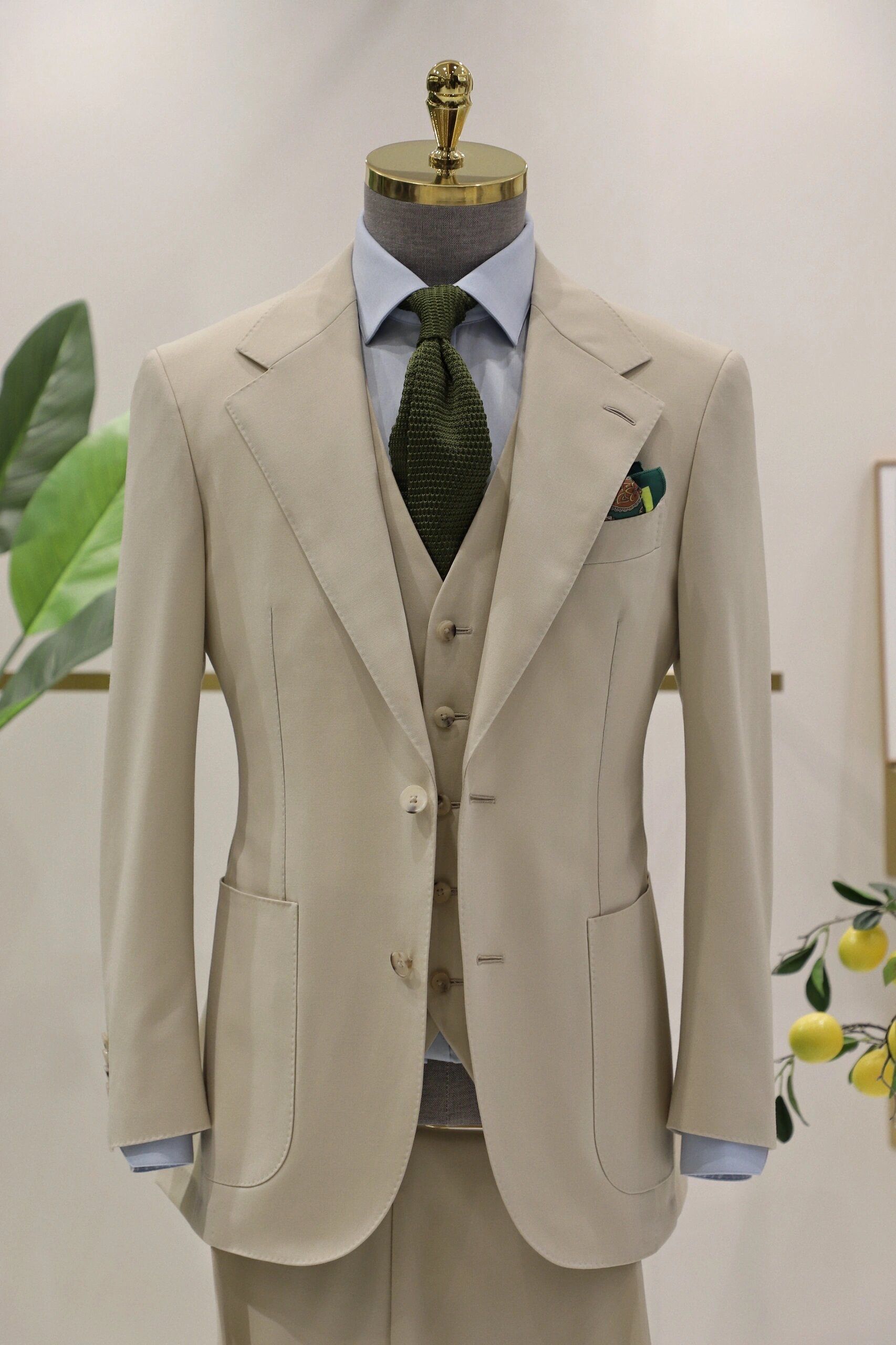 米白色西装·户外婚礼的神
【奶白色西装】
让你成为草坪婚礼上最