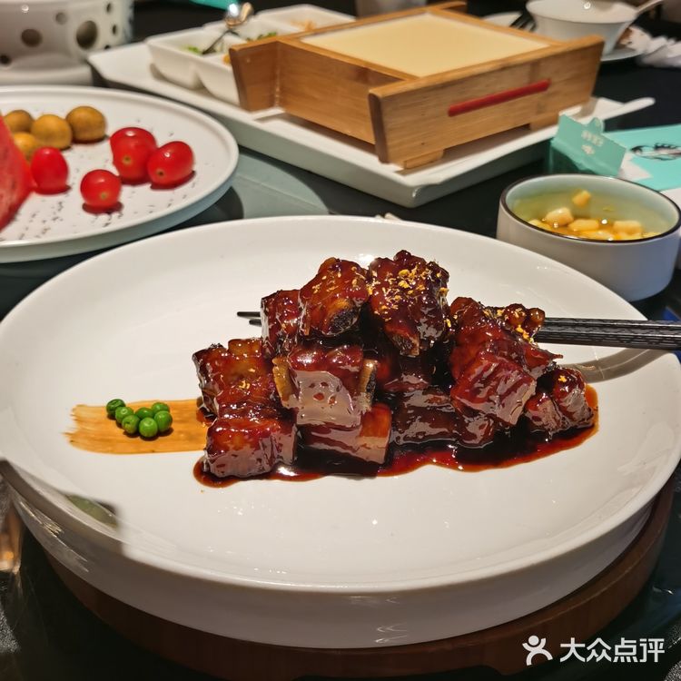 第一次来总体感觉可以！菜品摆盘还算精致，辣酒浸花螺感