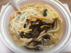 胡椒猪肚鸡米线-云味馆·云南菜·云南米线(地王店)
