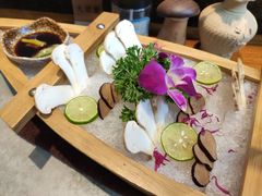 松茸刺身-大理董·董家小厨野生菌火锅(古城旗舰店)