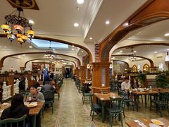 大堂-清真·玛丽亚新疆菜主题餐厅(浙江中路店)