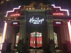 -Hamleys哈姆雷斯(三胞店)