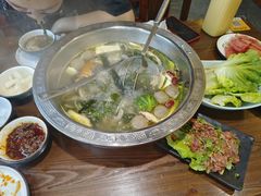 -乡土黄·鲜牛肉火锅·小龙虾(兴业街店)