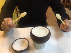 -志龙皇冠吃货椰子铺
