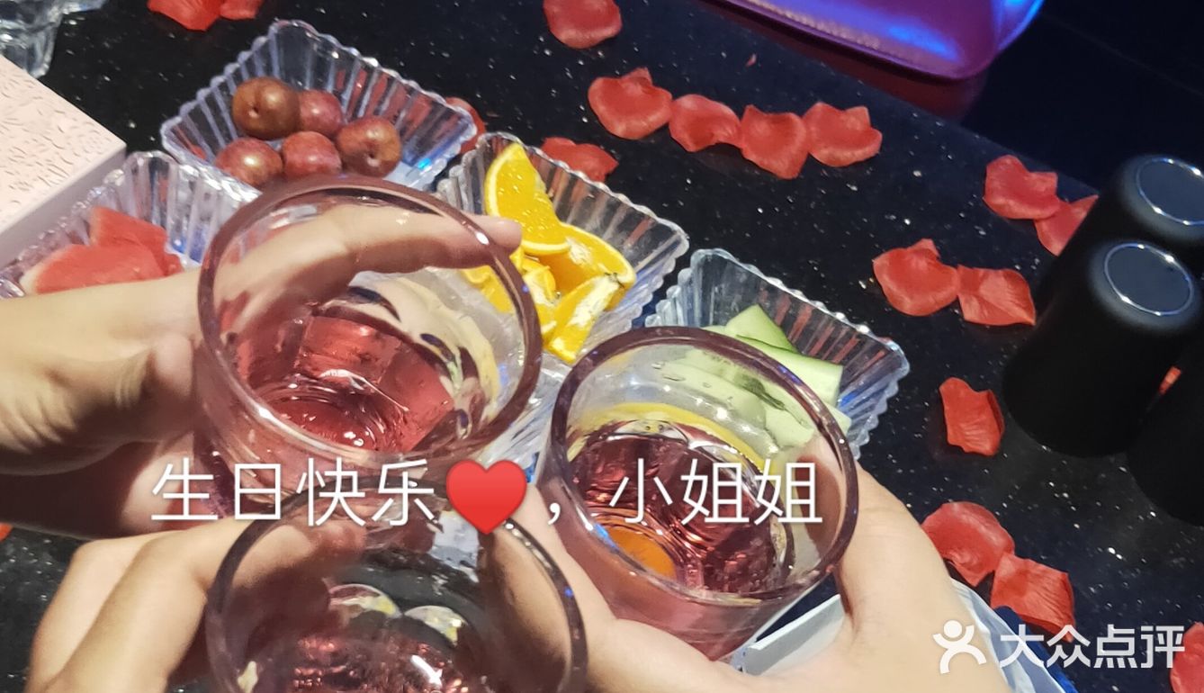 偷溜出来唱歌的宝贝，会不会被抓回去？