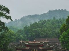 -峨眉山报国寺