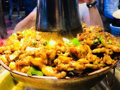 -沪小二炭火蛙锅(淮海中路美食不夜城店)