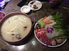 -三人行骨头王火锅(长寿店)