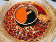 招牌牛油锅底-哥老官重庆美蛙鱼头(松江地中海十八哥店)