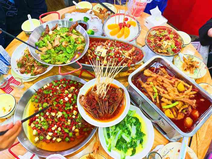 山城饭局·市井江湖菜-"山城饭局.市井湖菜,.不是火锅是川菜,让.