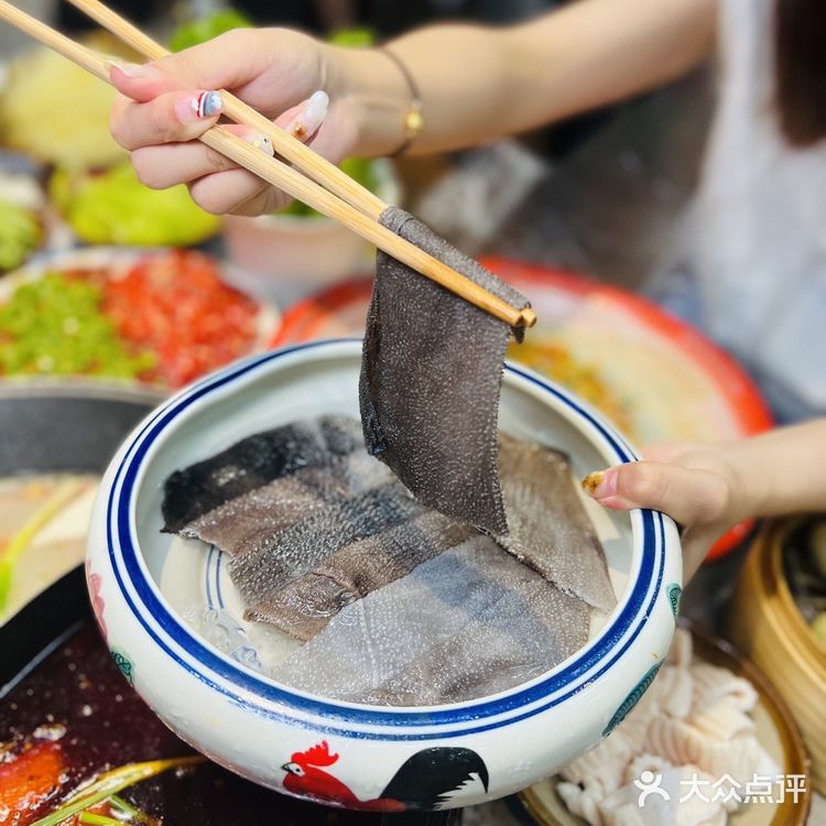 火爆魔都的网红火锅—鸿姐老火锅