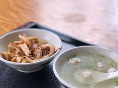 -松树干拌面店