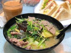 豬潤牛肉皮蛋芫茜米粉-华嫂冰室(尖沙咀店)