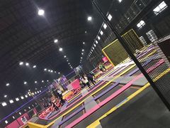 -嘿哟动霸CHUA·新潮玩运动娱乐中心·蹦床滑冰团建乐园