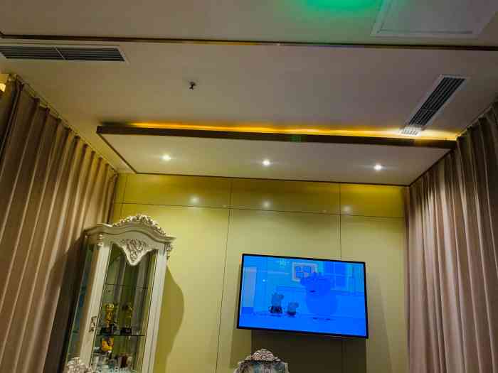 女人世界美容连锁(观音桥店)-"【项目】瘦身塑形团的套餐过来,先是用