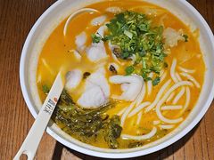 特色酸菜鱼粉-鑫花溪牛肉米粉(临顿店)