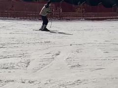 -采薇庄园四季滑雪场