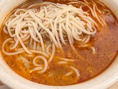 鸡肉锅-金家小金碗云南过桥米线