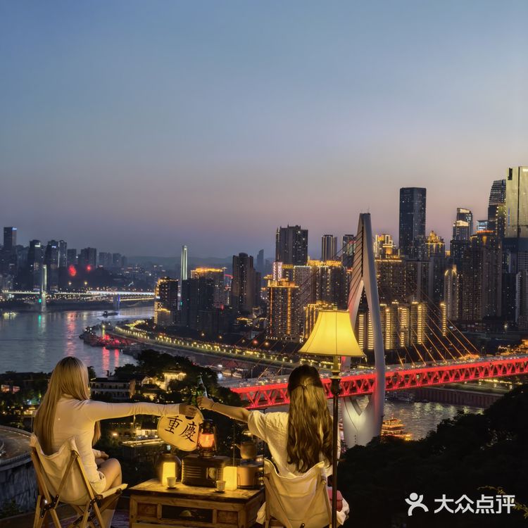 南山暮色里✨带闺蜜撞进重庆夜景的诗行～