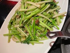 蟹味菇炒水芹-老头儿油爆虾·知味杭州(爱琴海购物中心)