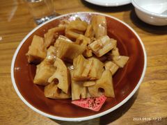 -泉畔人家·老济南经典鲁菜(大明湖店)