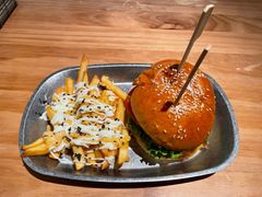 -三勾JJJ Burger&Coffee(梅溪湖店)