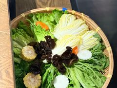 -尚尚仙·酸汤猪手·猪肚鸡火锅(华联万柳购物中心店)