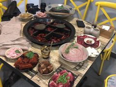-渝嘴小老弟老火锅(华新村店)