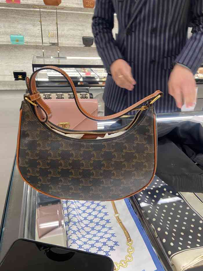 celine(恒隆广场店)-"今年开了挂的celine 双休日的恒隆一.