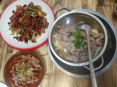 -冯烫烫跷脚牛肉·川菜小馆(武胜西街店)