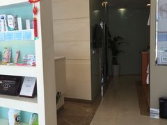 -瑞尔齿科(上海长风大悦城店)