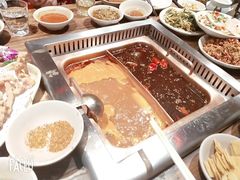 -老牌坊云南鱼豆花火锅(爱建店)