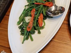 -Chom Cafe and Restaurant