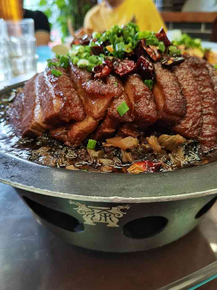 徐鼎盛民间菜(香榭里店)-"这家店在马路边,因为在修,所以店前面不好.