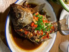 香煎鲫鱼-费大厨辣椒炒肉(万家丽一店)