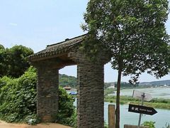 -亮河湾山庄
