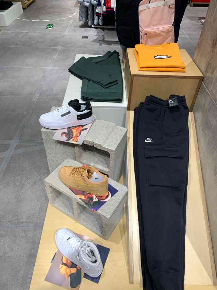 耐克(密云华润万象汇)-"这个nike好大啊,而且没啥人……里面各.