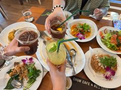 -Chom Cafe and Restaurant