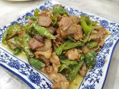 老刘土辣椒炒肉-红色湘菜馆(春风店)