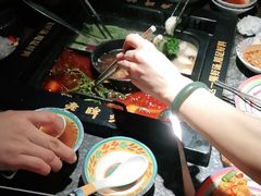-老牌坊云南鱼豆花火锅(哈西万达店)