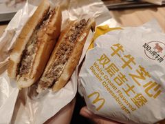 浓浓高达芝士双层吉士堡-麦当劳(保定裕华路店)