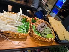 -湊湊火锅·茶憩(南京东路悦荟店)