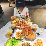 撸🍢串，看⚽️球，吹牛=夏天