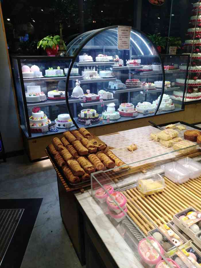 幸福鸟烘焙坊(临漳电视台店)-"团购的蛋糕券,味道一般,订蛋糕时服务