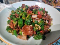 辣椒炒肉带饼-周大厨辣椒炒肉(巨龙路店)