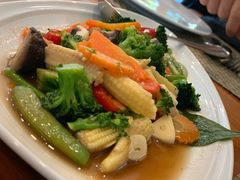 -Chom Cafe and Restaurant